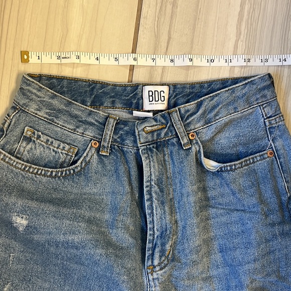 BDG Medium Wash Mom Jeans Size 27 - Picture 3 of 4
